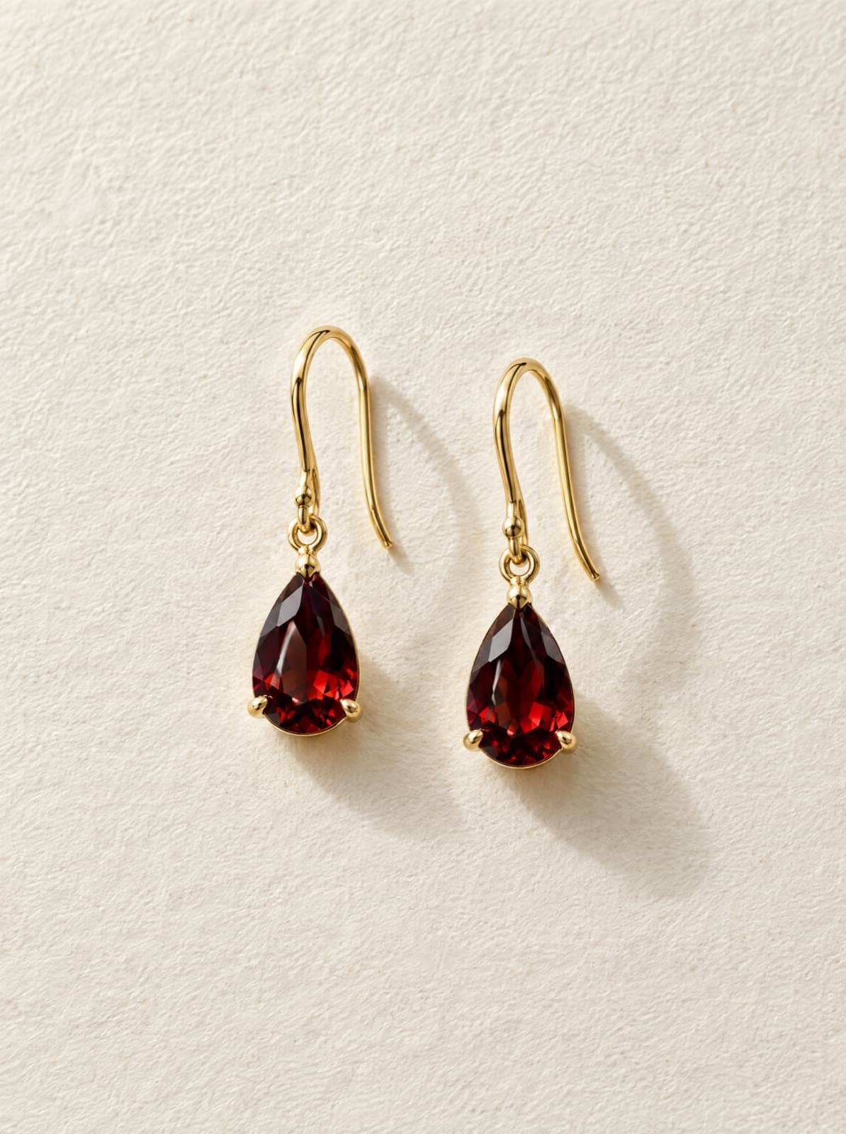 Cassis Garnet Drops in Yellow Gold