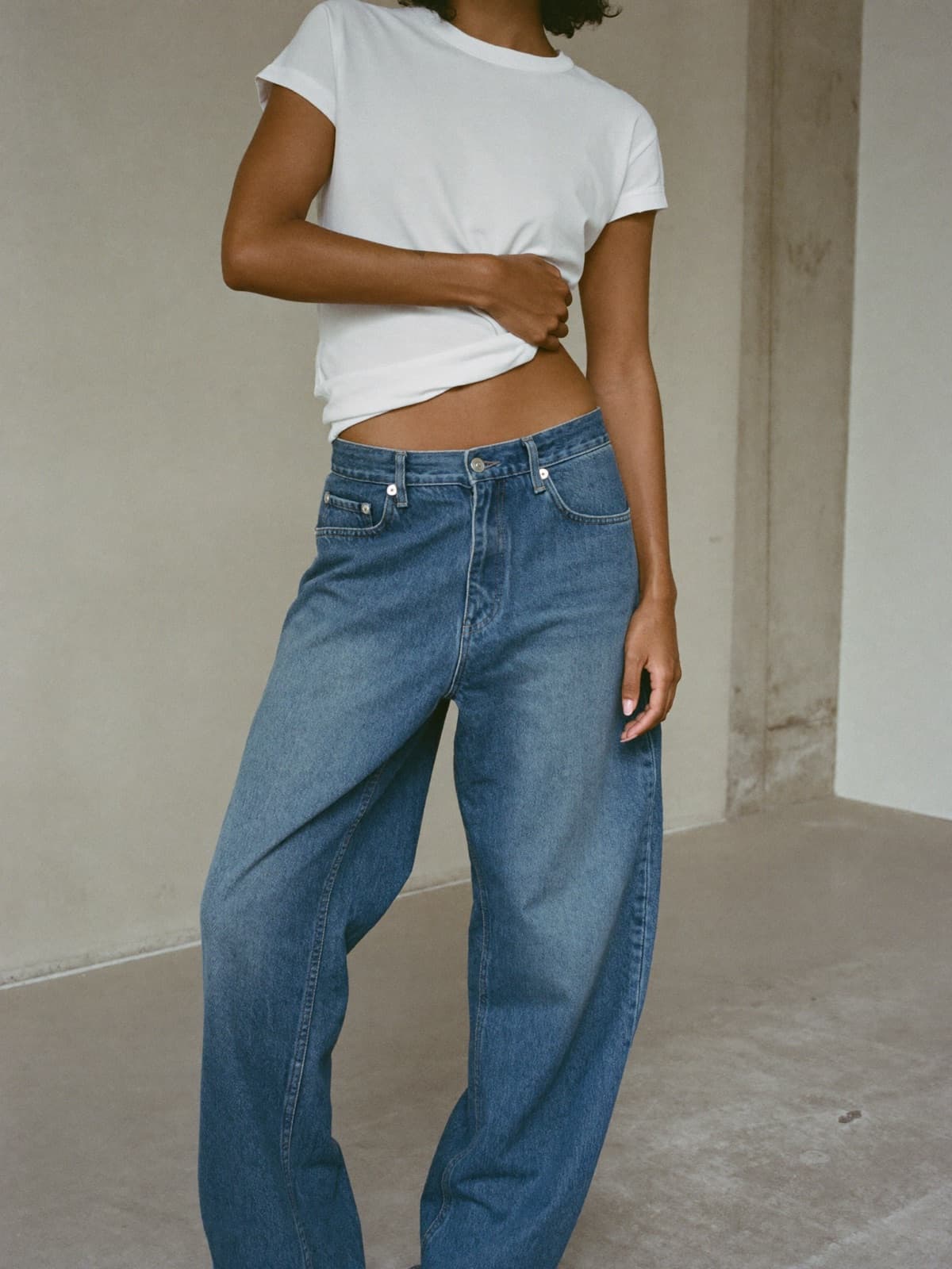 Cato Barrel Jean in Vintage Indigo, worn on location