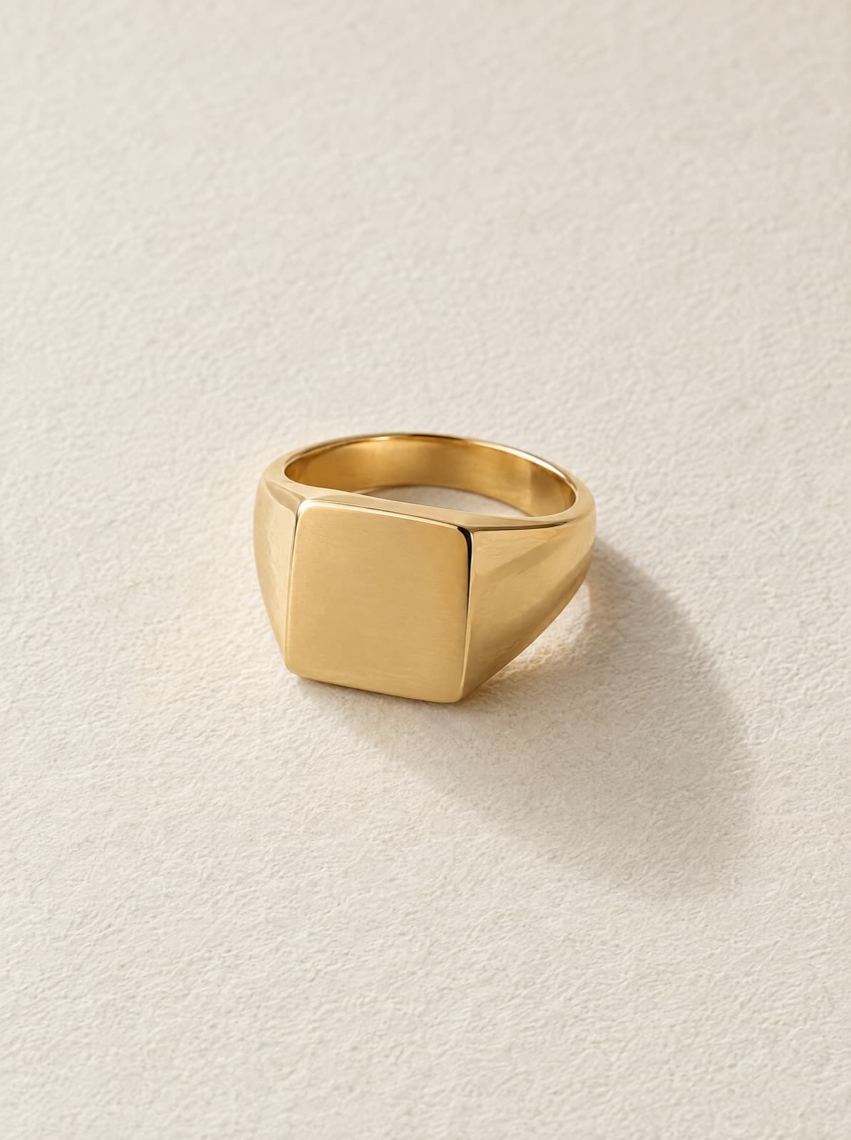 Crest Square Signet in Gold