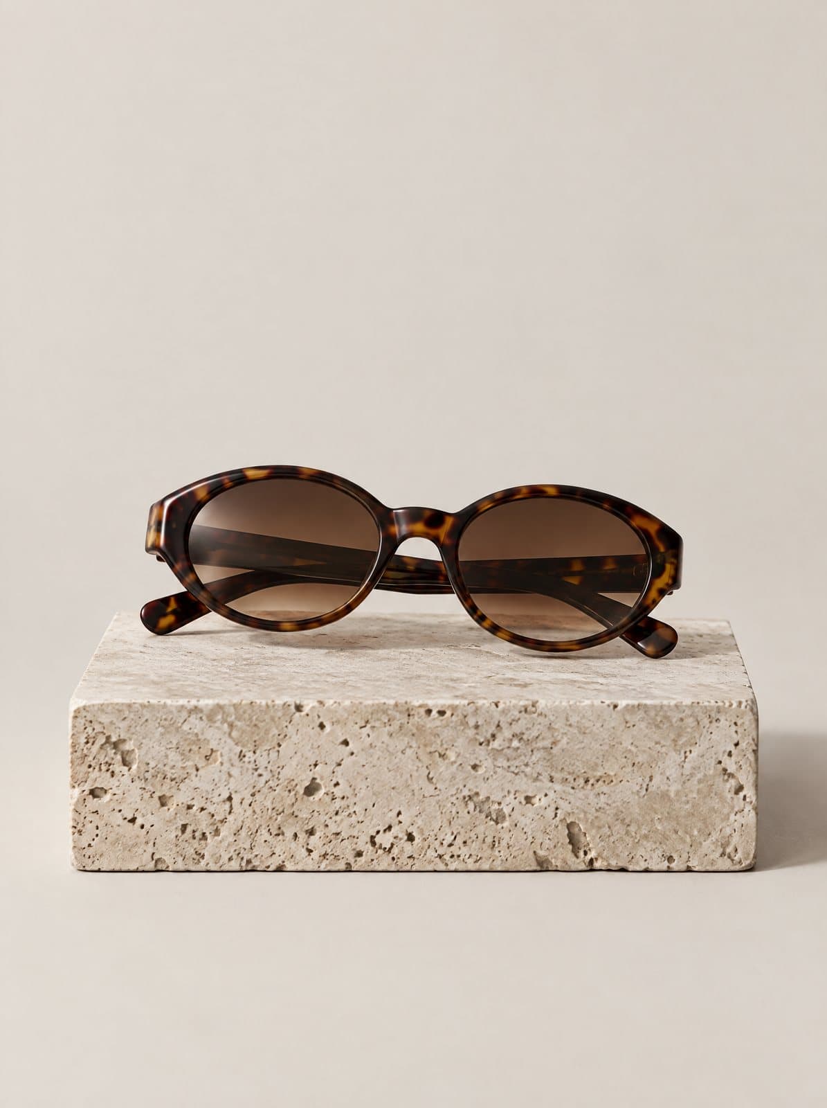 Luce Oval Sunglasses in Tortoiseshell