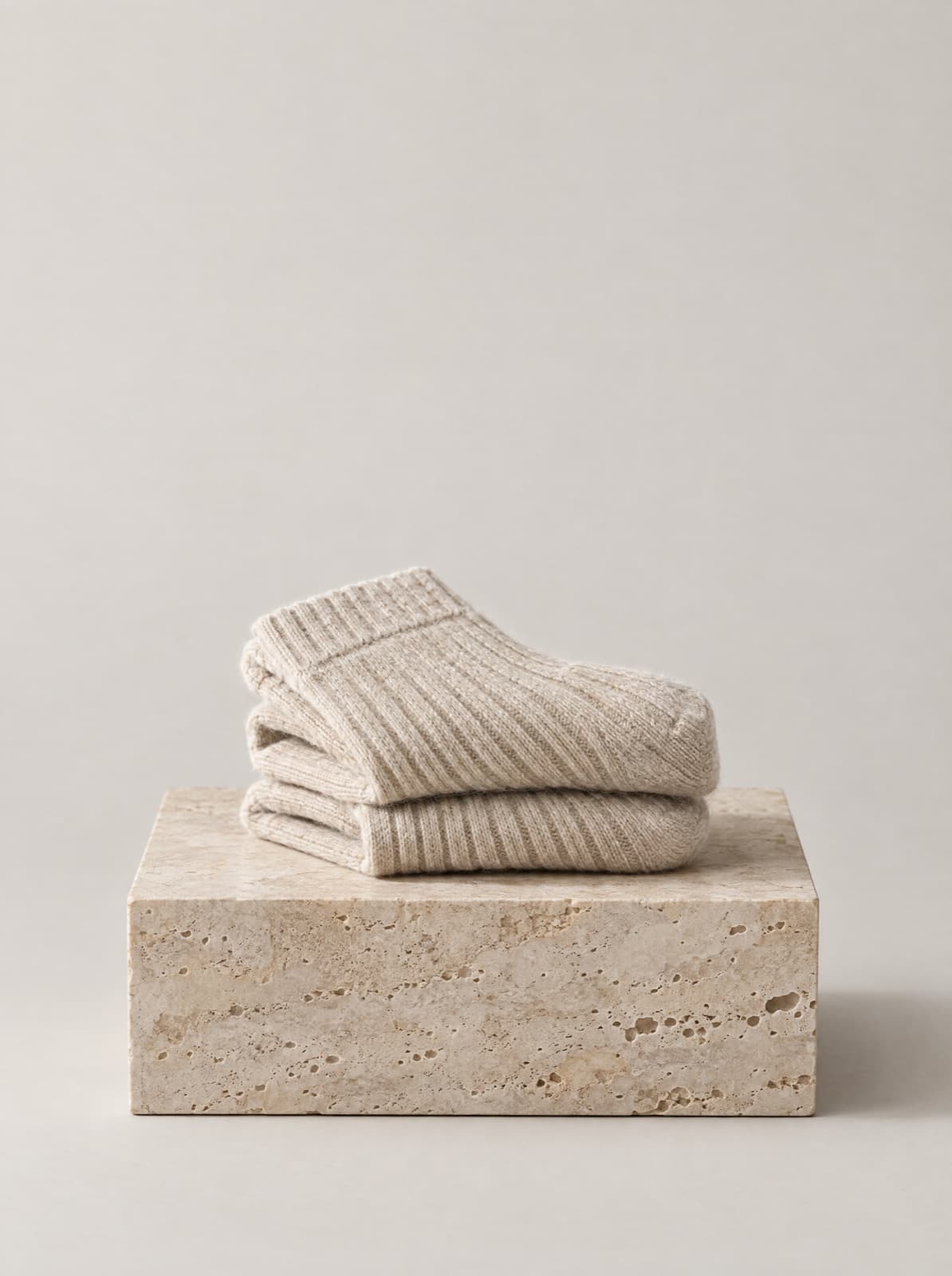 Mae Cashmere Socks in Oat