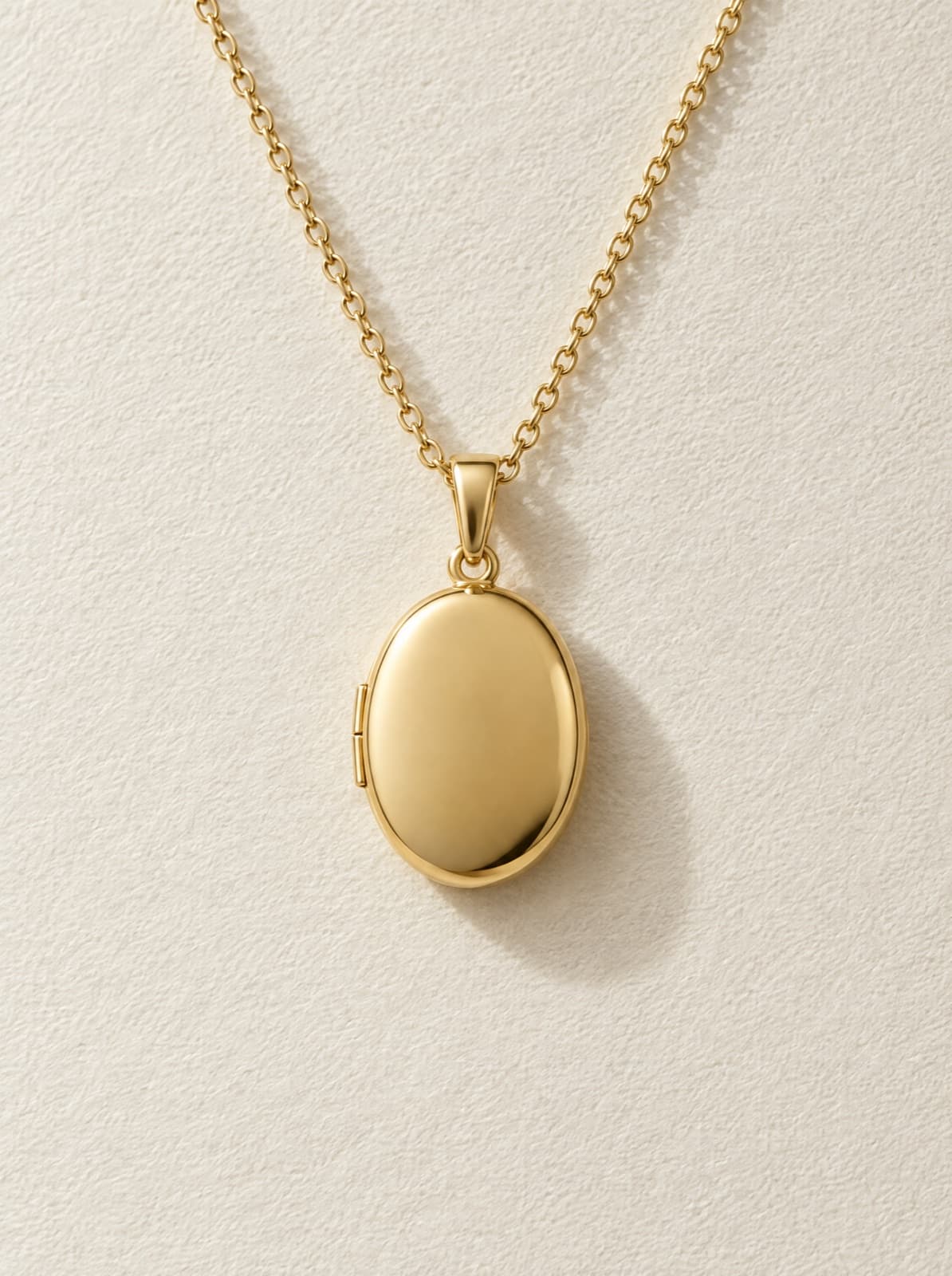 Vane Oval Locket in Gold