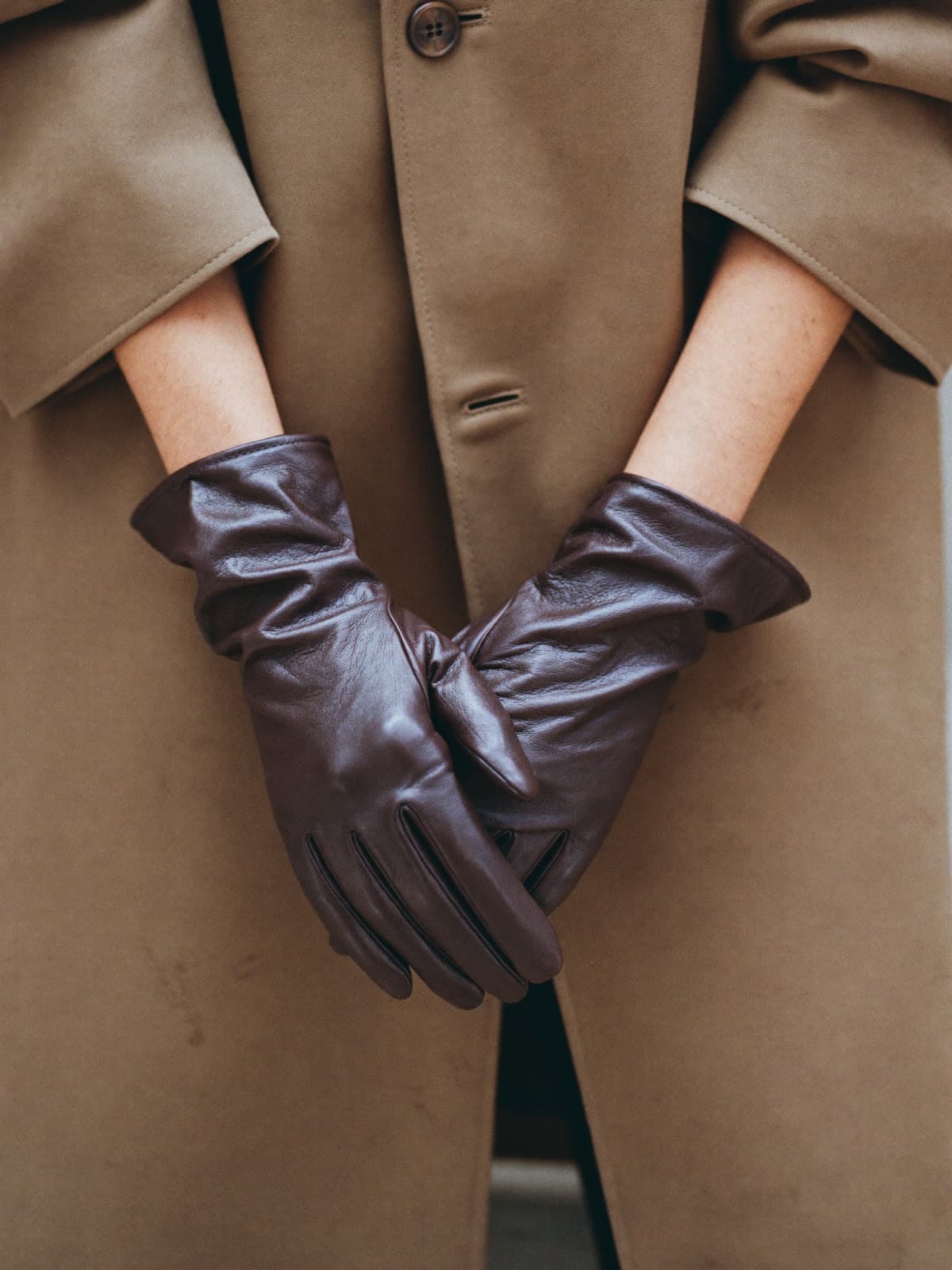 Vesta Leather Gloves in Espresso, styled